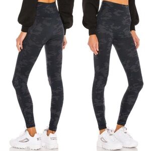 SPANX Look At Me Now Seamless Camo Leggings